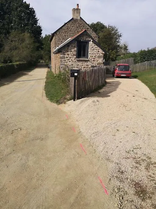 Holiday home Maison Des 11 Ecluses-Vue Sur Le Canal D'Ille-Et-Rance Hede-Bazouges