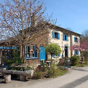Ille Flottante, Maison Eclusiere Et Hebergements Insolites Sur Le Canal Hede-Bazouges
